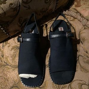 Comfortable Easentials Sandals-10.5